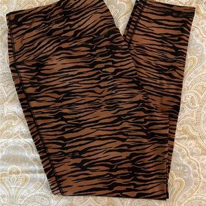 Chicos Size 3 (US 16) Zynergy Leggings